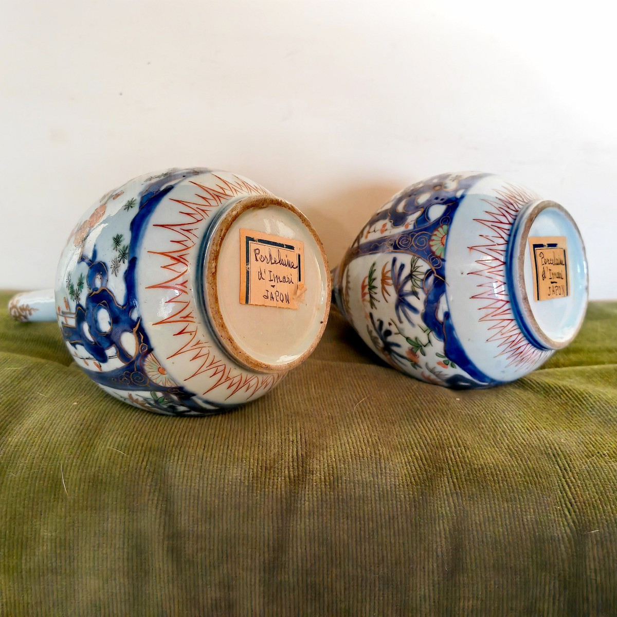 Rare Paire de Vases, Forme Bouteille, Porcelaine Arita, Imari 3 Amis, Japon Edo Circa 1720s-photo-1