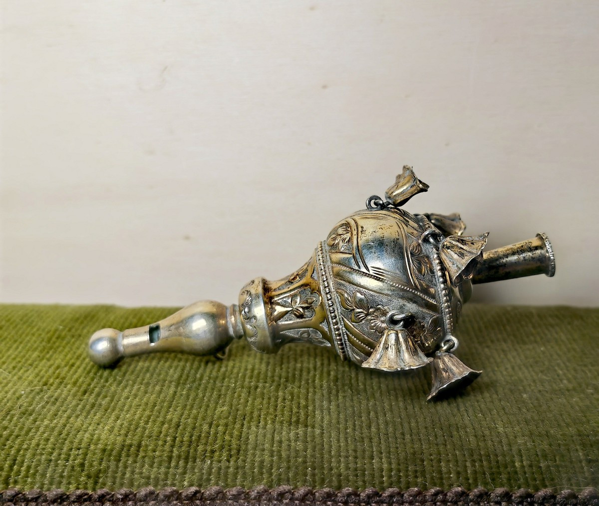 Pretty Silver & Vermeil Rattle Whistle, Floral Decor & Bells, Europe XIXth Century-photo-2
