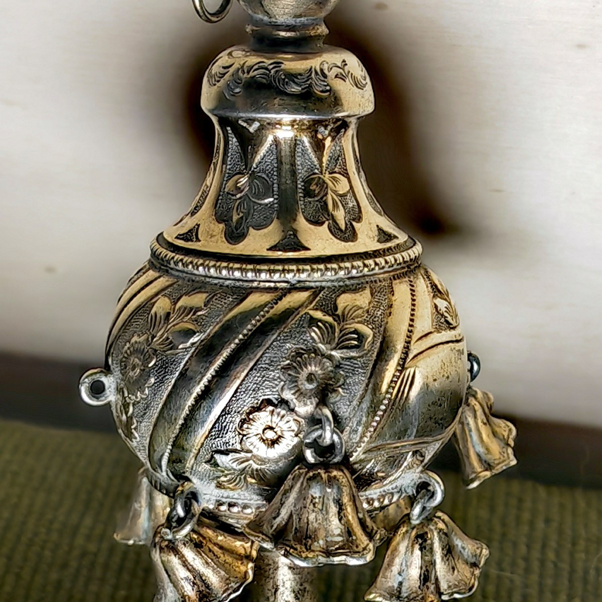 Pretty Silver & Vermeil Rattle Whistle, Floral Decor & Bells, Europe XIXth Century-photo-3