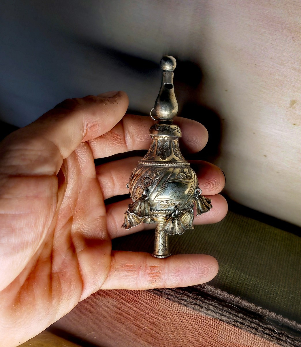 Pretty Silver & Vermeil Rattle Whistle, Floral Decor & Bells, Europe XIXth Century-photo-4