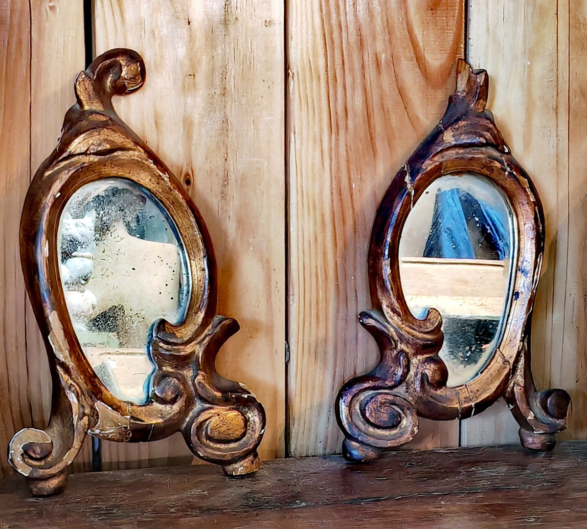 Jolie Paire de Miroirs en Bois et Stuc Doré, Forme libre fin XVIIIe siècle 