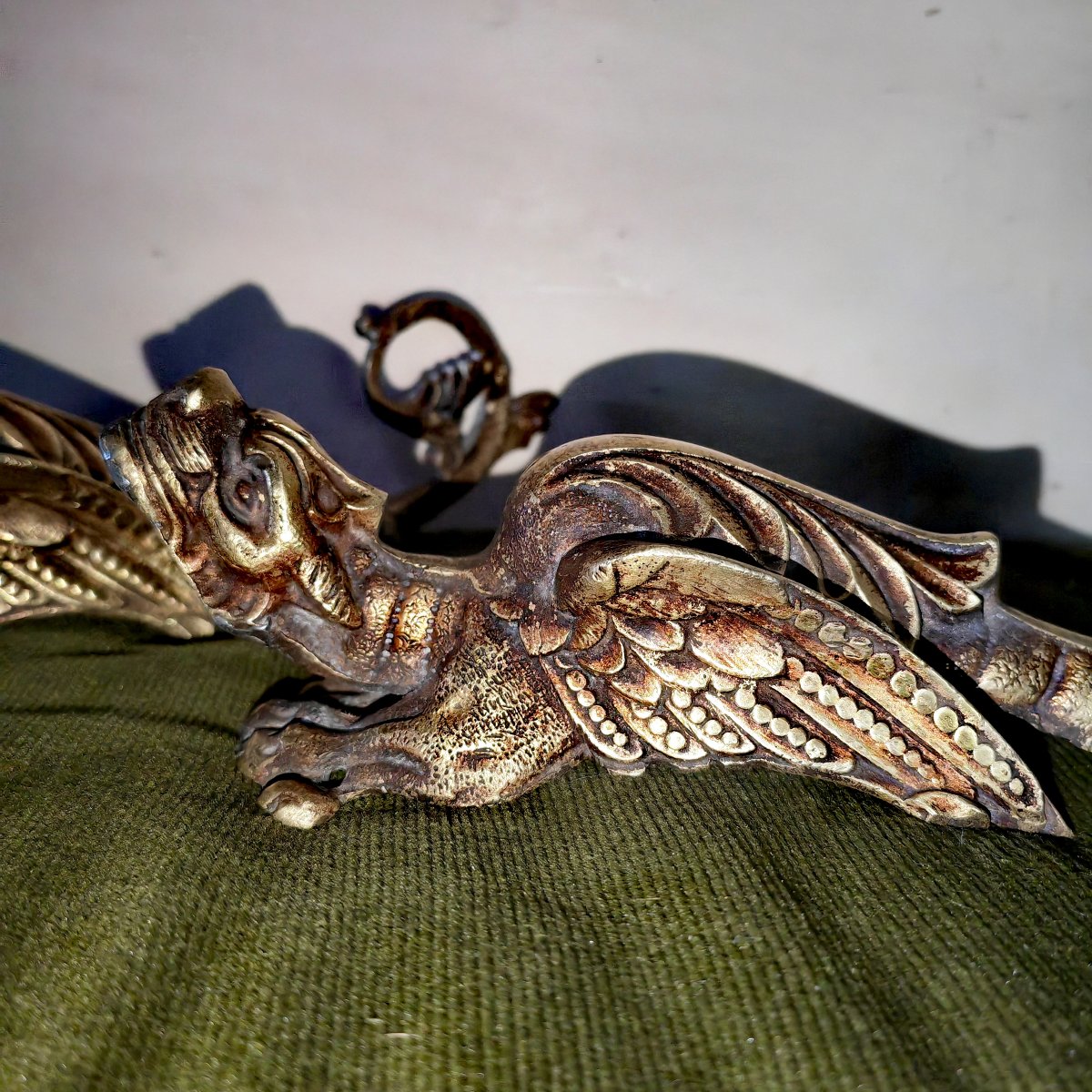 Belle Paire Éléments en Bronze Doré, Griffons, Pour Ameublement ou Patères, France XiXe siècle -photo-3