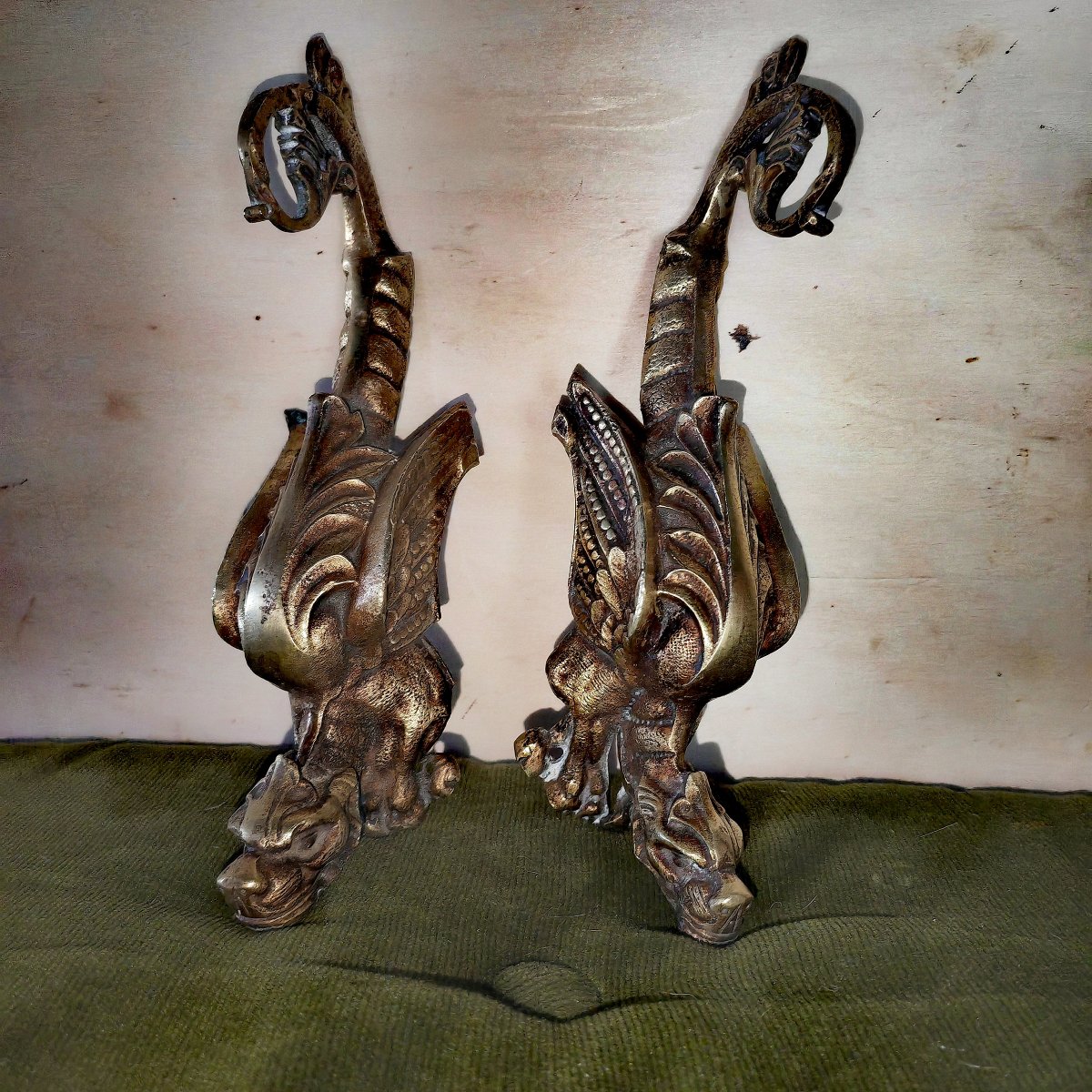 Belle Paire Éléments en Bronze Doré, Griffons, Pour Ameublement ou Patères, France XiXe siècle -photo-5