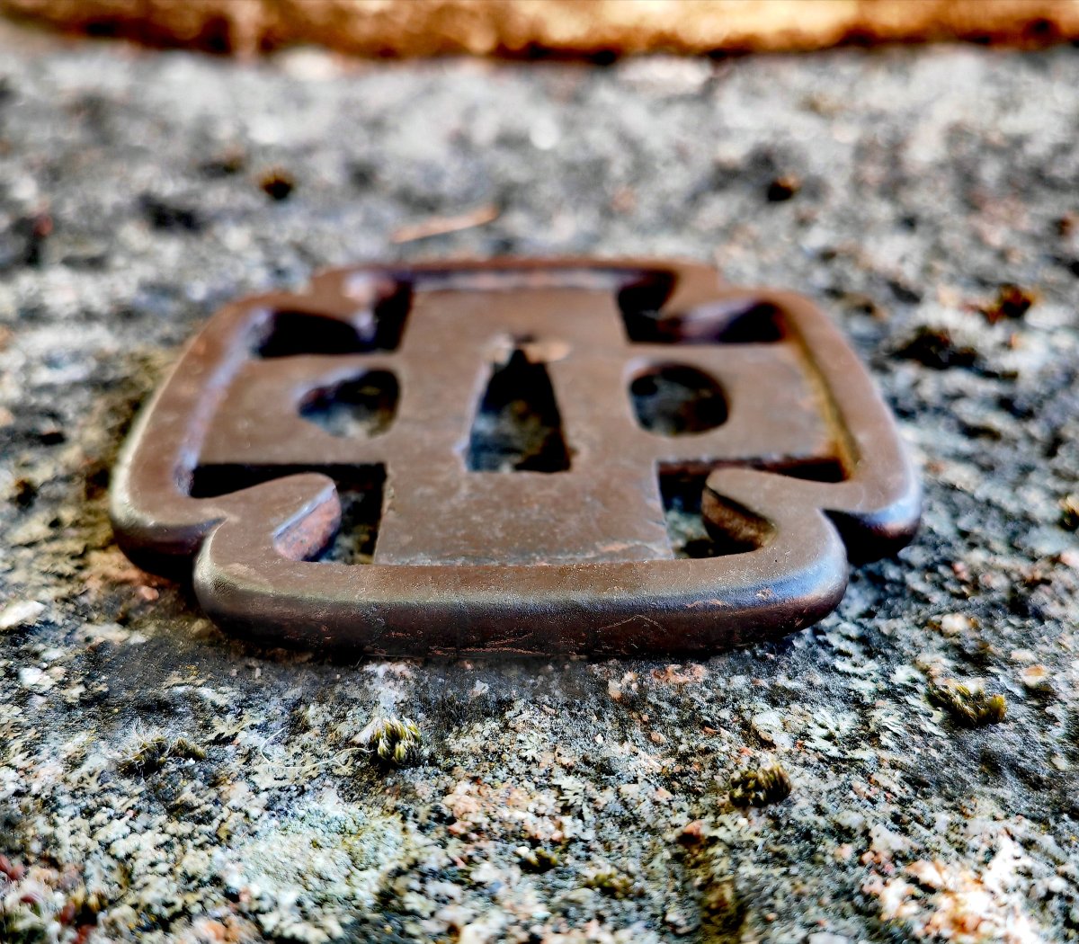 Beau Tsuba pour Wakizashi ou Petit Katana, Rare Forme Tate-ito-gata, Croix Chrétienne Japon Edo-photo-2