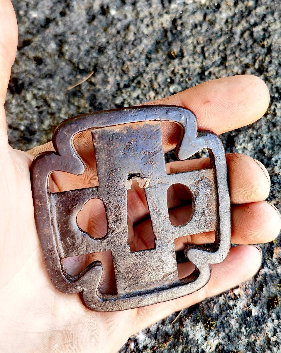 Beau Tsuba pour Wakizashi ou Petit Katana, Rare Forme Tate-ito-gata, Croix Chrétienne Japon Edo-photo-2