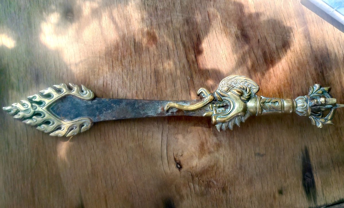 Beau Khadga Enflammé en Fer et Bronze, Épée Rituelle du Bouddha Manjushri Tibet fin XiXe siècle