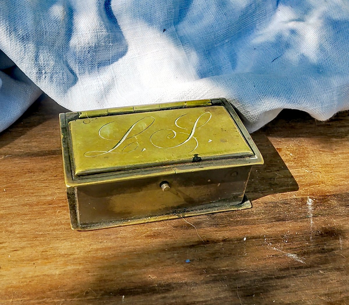 Beautiful Iron And Brass Snuff Box, Trench Art, Trompe-l'œil Book, Circa 1915-photo-2