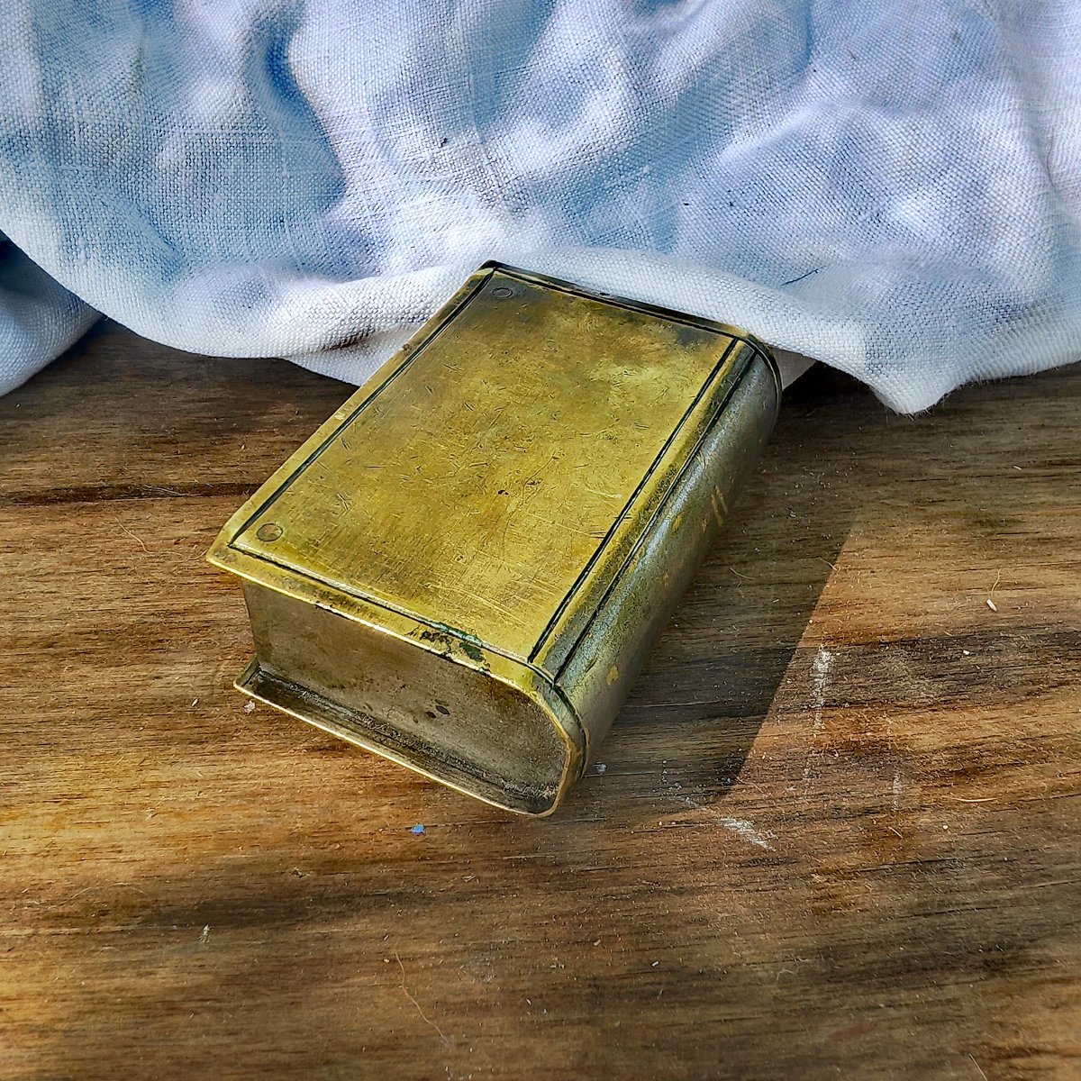 Beautiful Iron And Brass Snuff Box, Trench Art, Trompe-l'œil Book, Circa 1915-photo-2