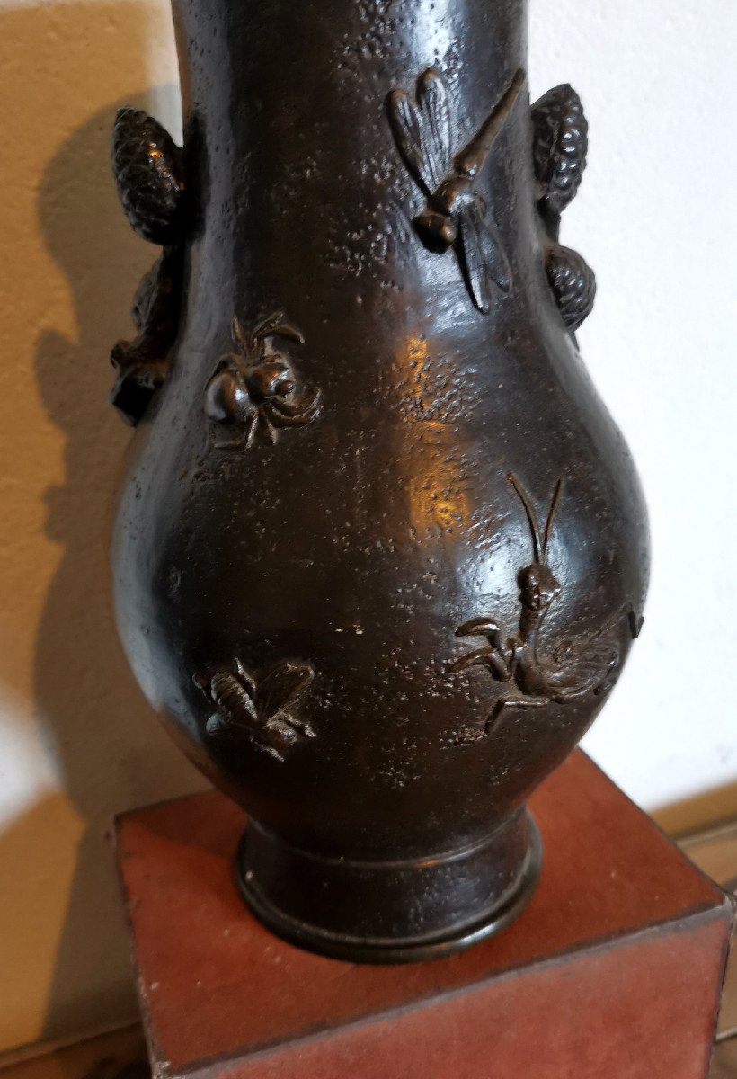 Curieux Vase En Bronze Patiné, Signé, Insectes Et Branches De Pin, Japon, Meiji  XIXe-photo-3
