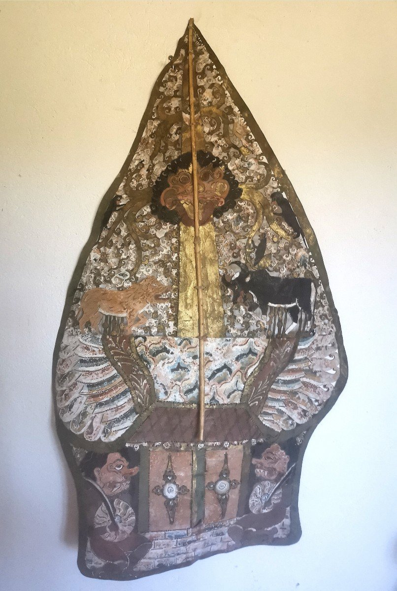 Important Wayang Puppet Decor, Painted Leather, Indonesia, Bali 19th Century