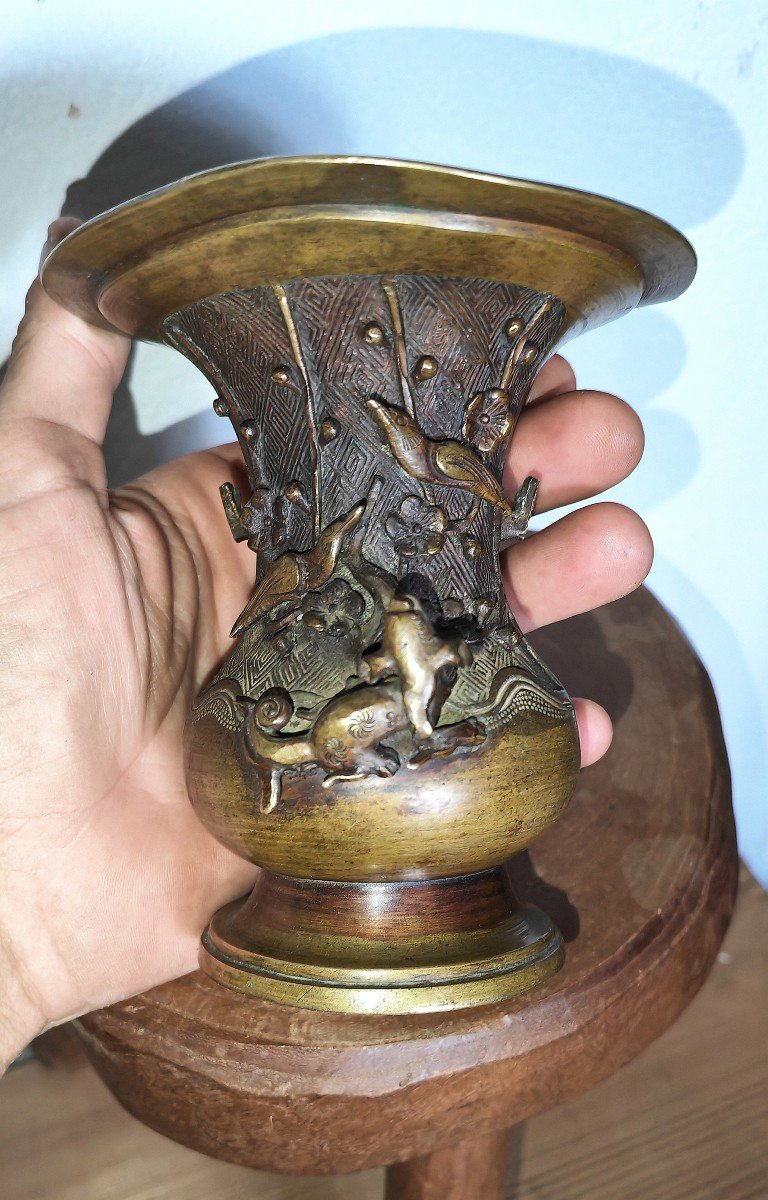 Vase En Bronze, Chine XIXe Siècle, Forme Zun, Prunus, Oiseau Et Chien De Fô