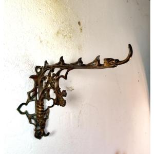 Belle Potence en Bronze, Décor Néo-Classique, Masque et Animaux, France XiXe siècle 