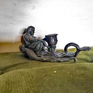 Rare Bougeoir Démoniaque Chambrière Sorcière et Hippogriffe, Bronze Grande Qualité XiXe siècle 