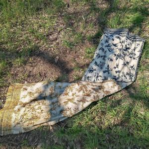 Beau Batik Ancien, Décor Symétrique Bleu et Or,  Oiseaux et Végétaux, Indonésie Java XiXe 