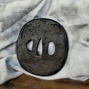 Beau Tsuba en Fer, Large Garde de Katana, Maru-Gata, Japon, Époque Edo XVIIIe siècle ue