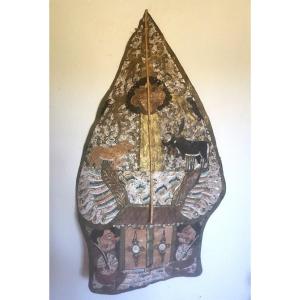 Important Wayang Puppet Decor, Painted Leather, Indonesia, Bali 19th Century