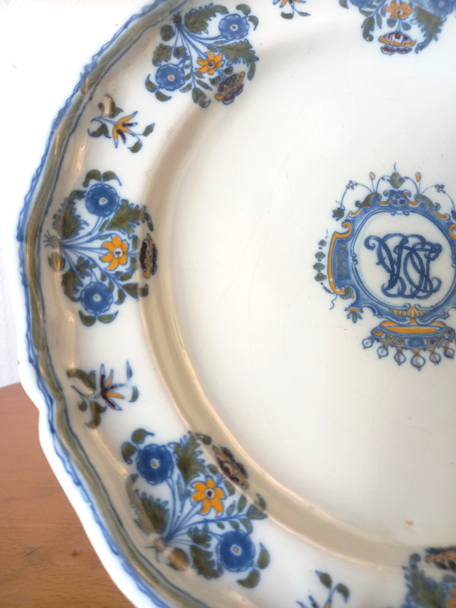 Assiette En Faïence : Moustiers XVIIIème Siècle.-photo-4