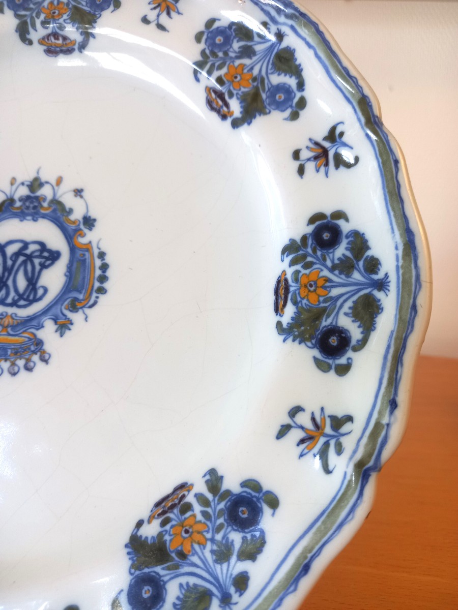 Assiette En Faïence : Moustiers XVIIIème Siècle.-photo-1