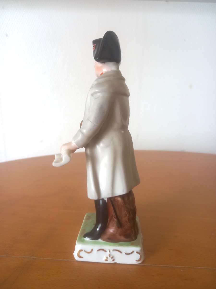 Porcelain Figurine: Capodimonte 19th Century -photo-2