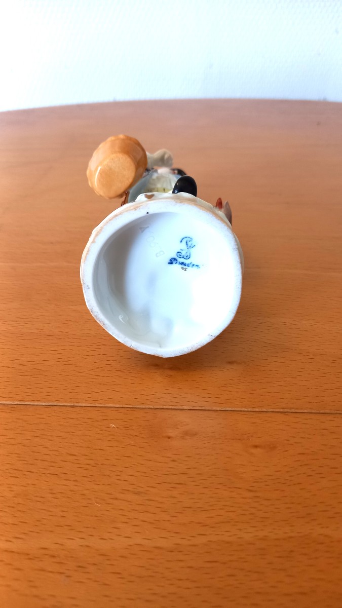German Porcelain Figurine: Dresden 19th Century.-photo-1