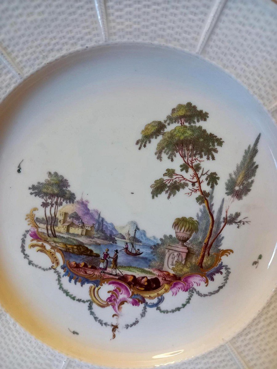 Pair Of Porcelain Plates: Ludwisburg XIXth Century.-photo-4