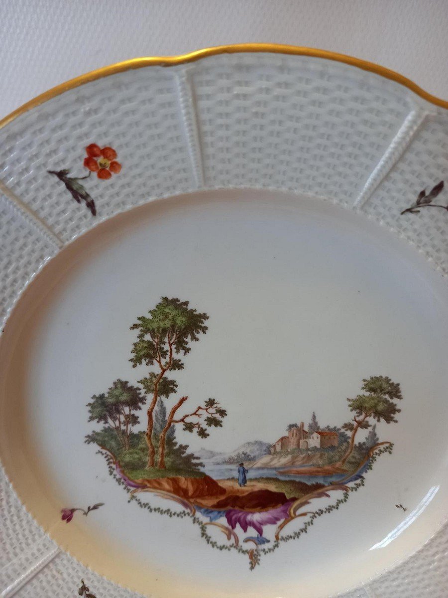 Pair Of Porcelain Plates: Ludwisburg XIXth Century.-photo-1