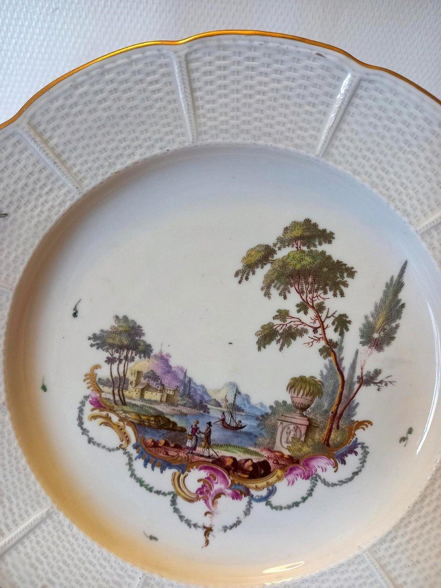 Pair Of Porcelain Plates: Ludwisburg XIXth Century.-photo-2