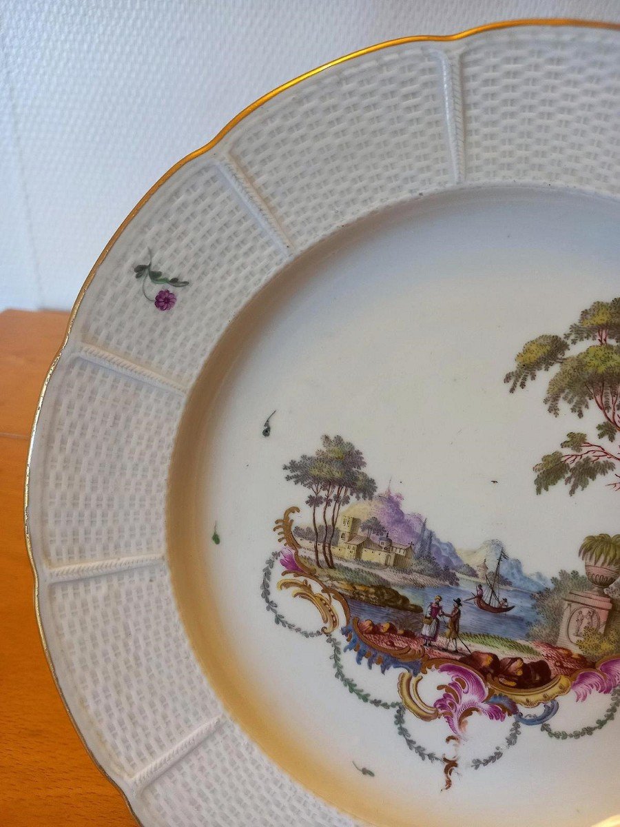 Pair Of Porcelain Plates: Ludwisburg XIXth Century.-photo-4