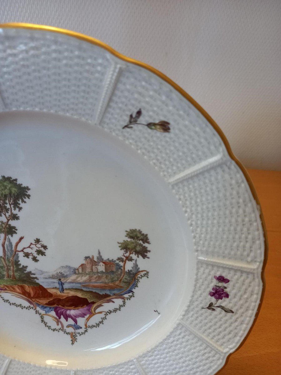 Pair Of Porcelain Plates: Ludwisburg XIXth Century.-photo-5
