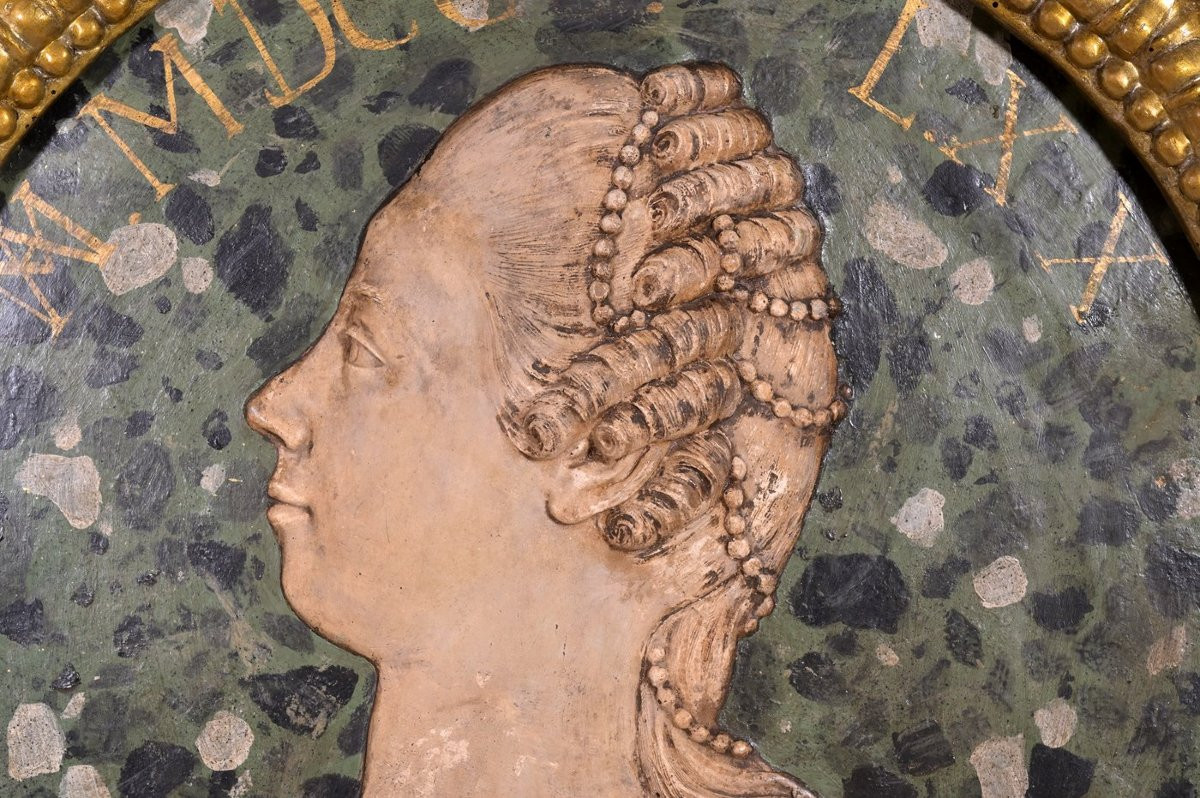 Grand médaillon de Marie Antoinette Dauphine-photo-4