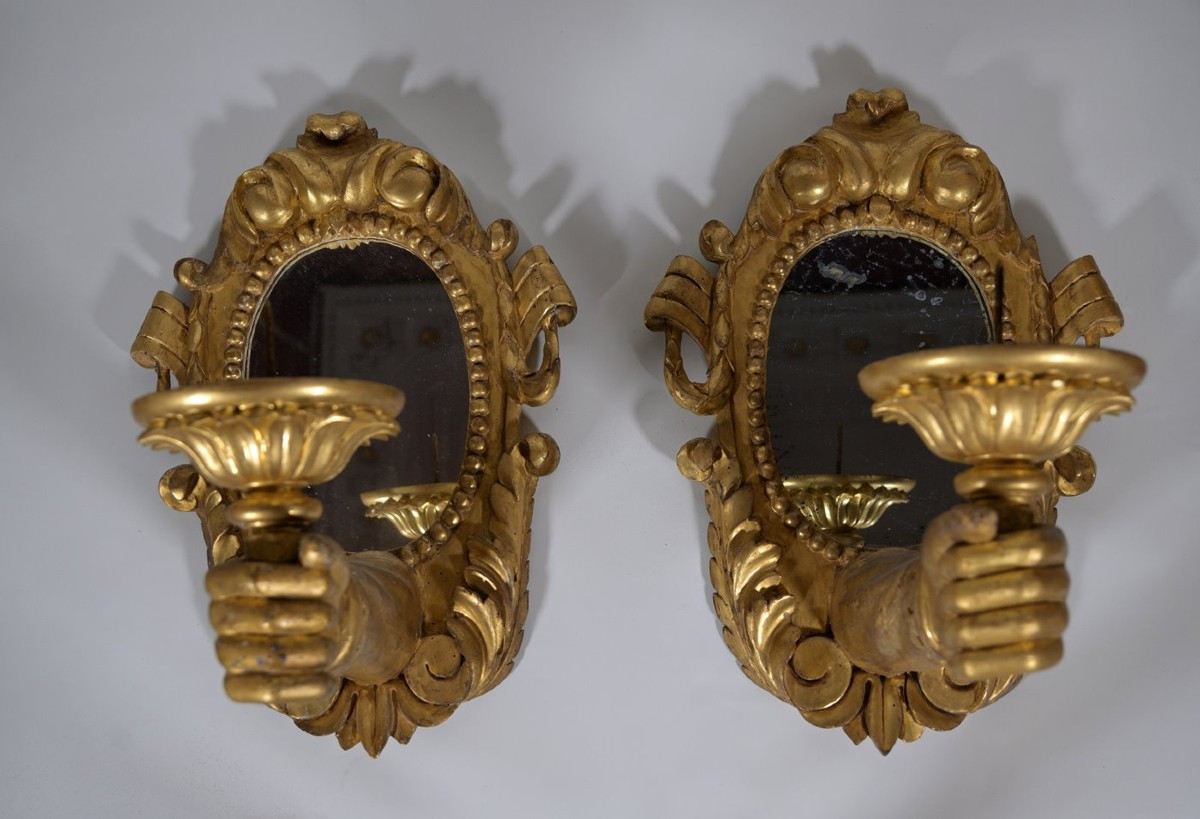 Paire de bras d'applique sur miroirs en bois doré