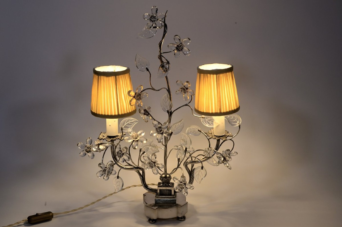 Lampe en bronze argenté et cristaux de la maison Baguès