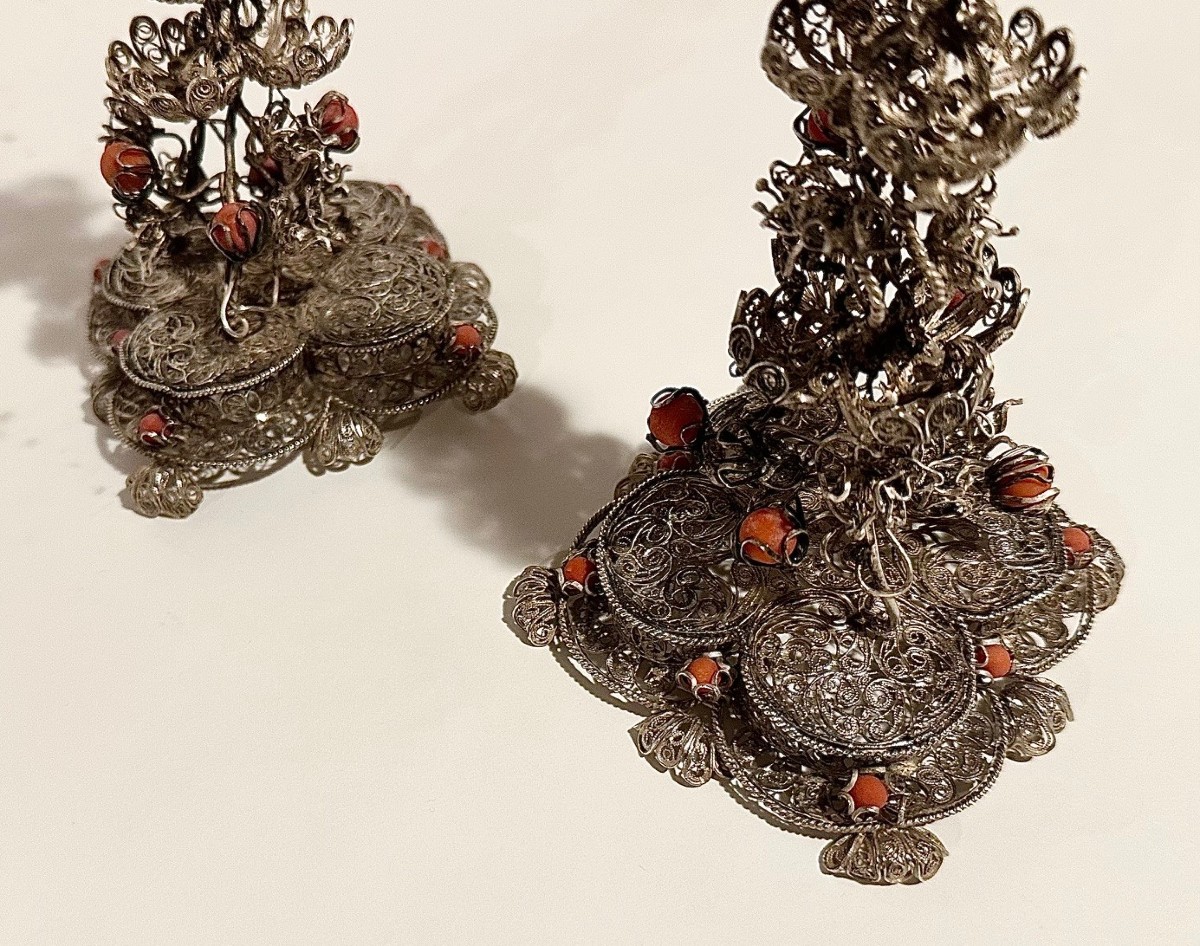 Paire de groupes baroques en filigrane d'argent et corail-photo-1