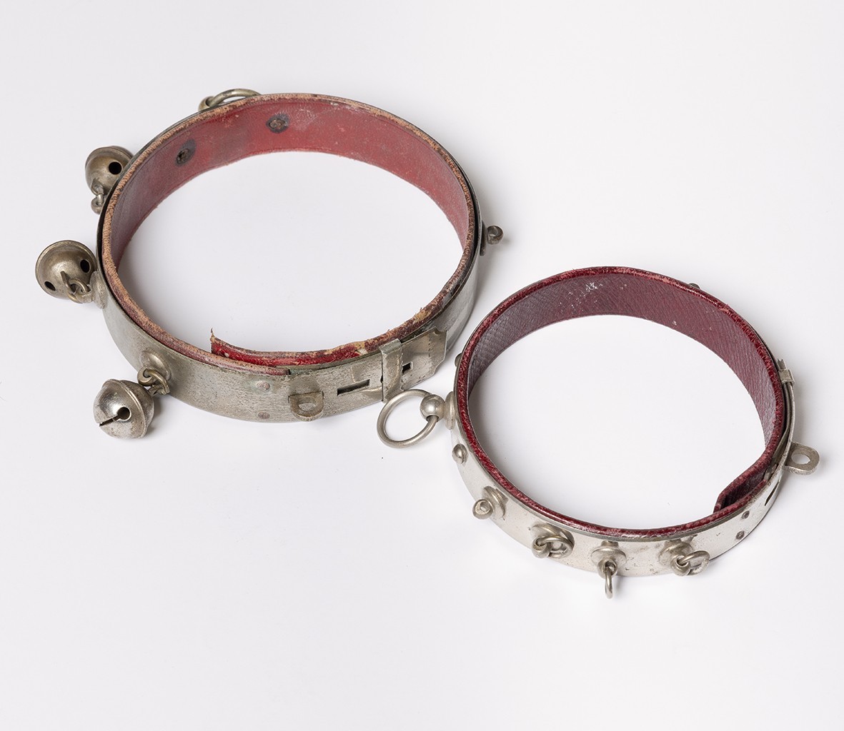 Deux colliers de chien du chateau de Mello