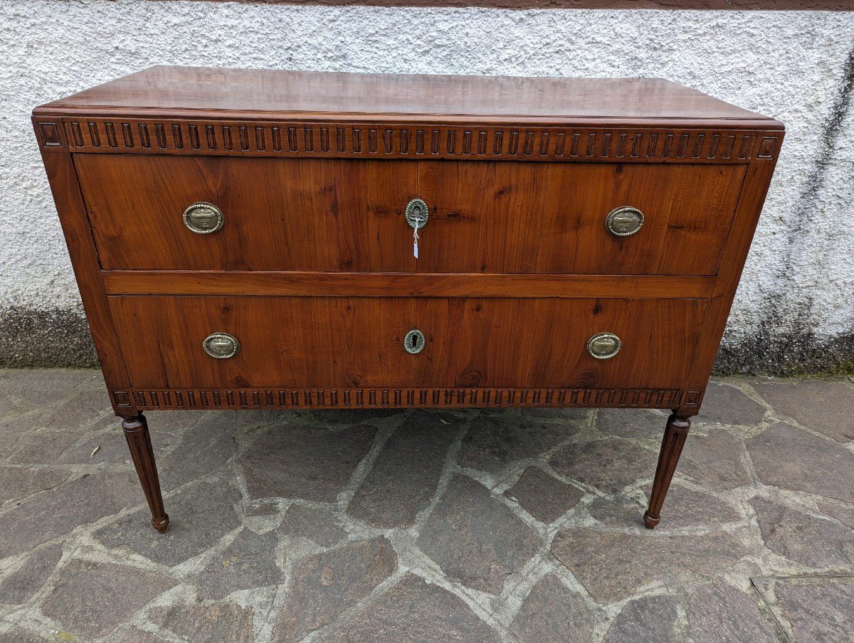 Venetian Chest Of Drawers