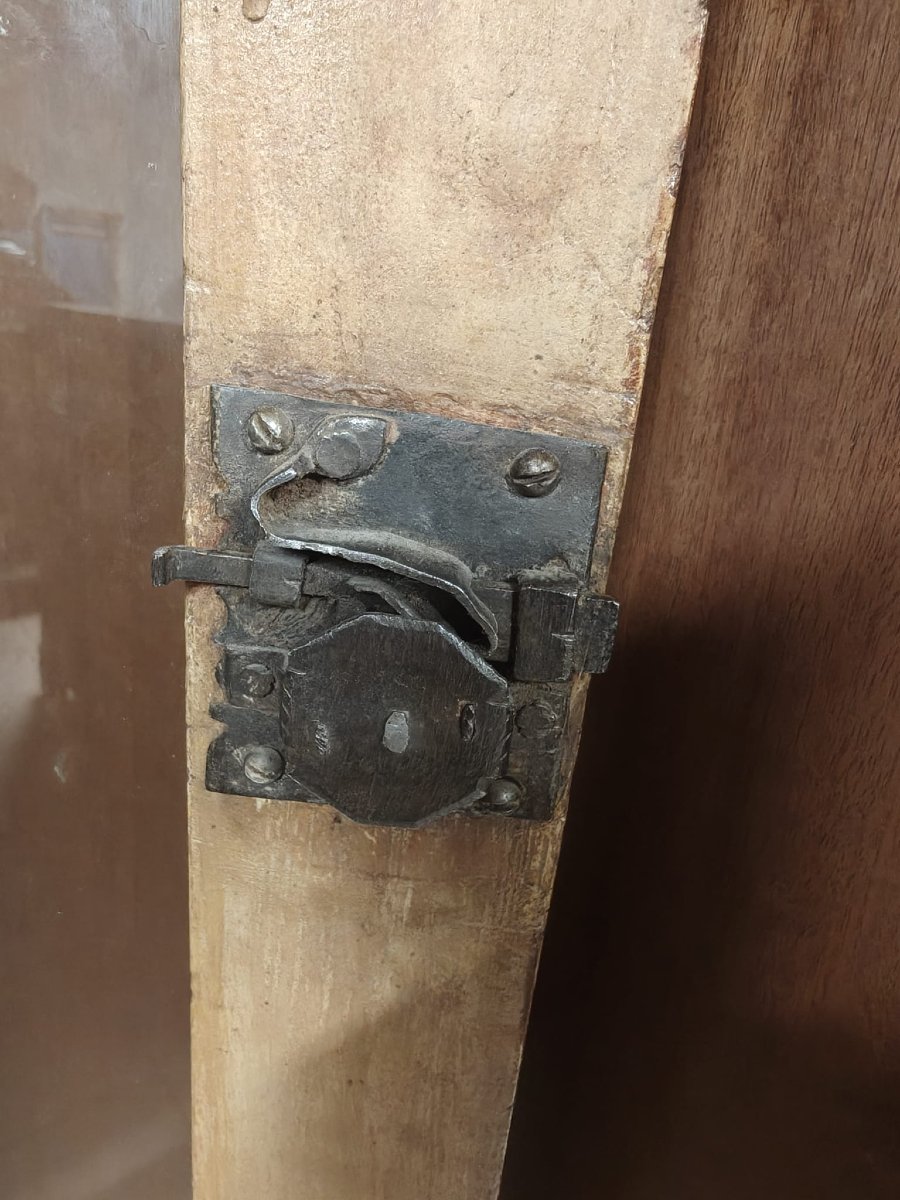 Handcrafted Lacquered Display Cabinet-photo-1