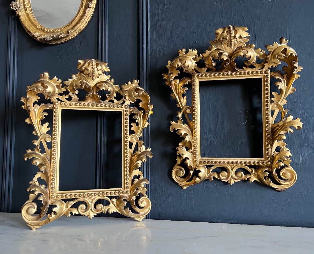 Pair Of 19th Century Italian Frames In Golden And Carved Wood