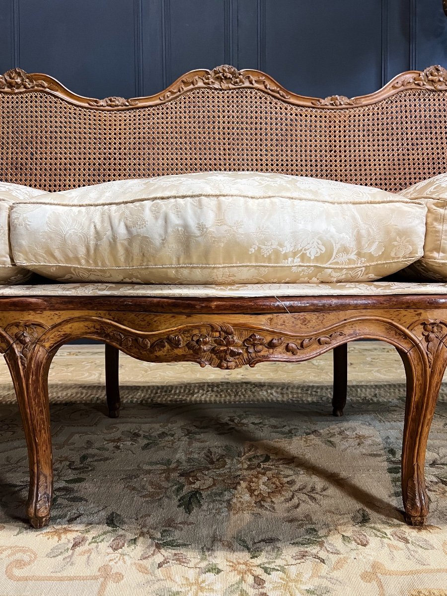 Canapé En Cannage D’époque Louis XV En Hêtre Et Ses Coussins De Soie -photo-5