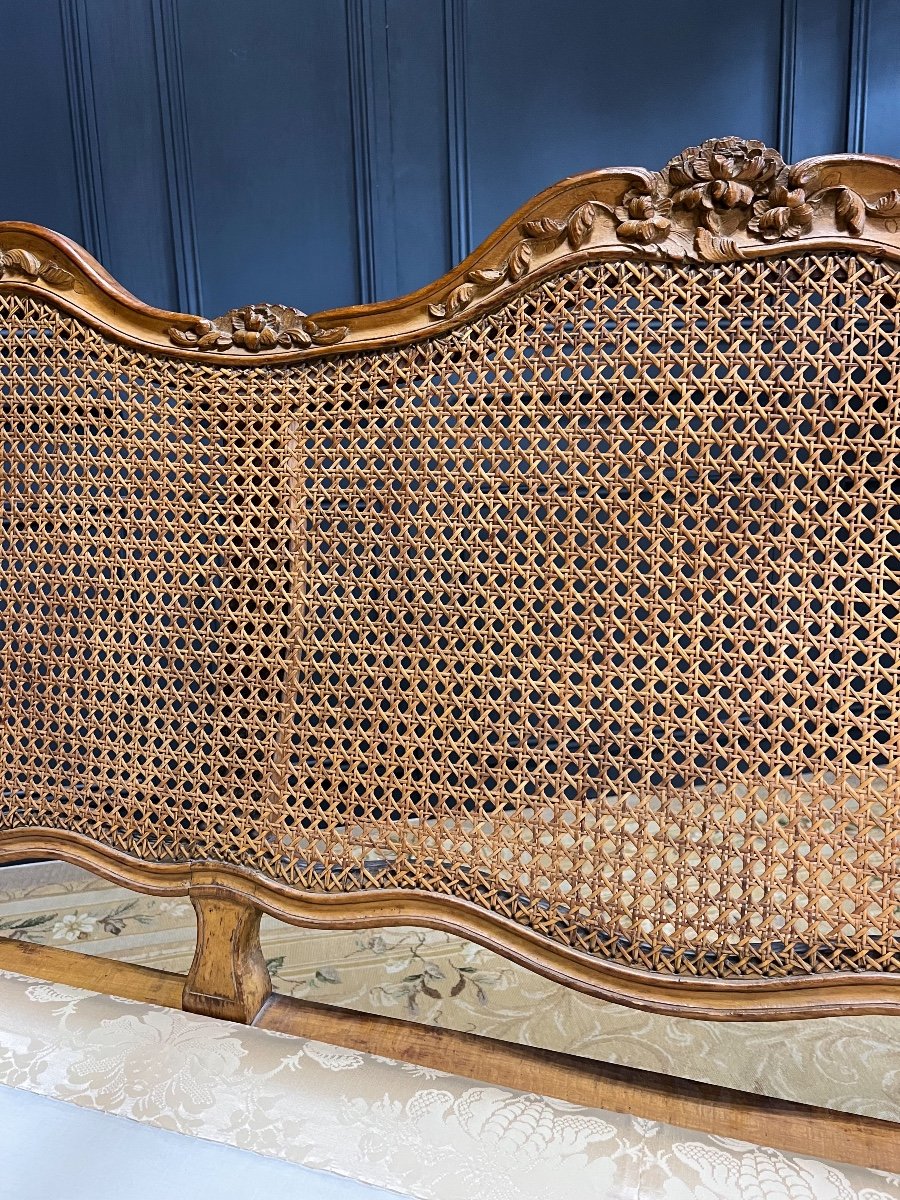 Canapé En Cannage D’époque Louis XV En Hêtre Et Ses Coussins De Soie -photo-6