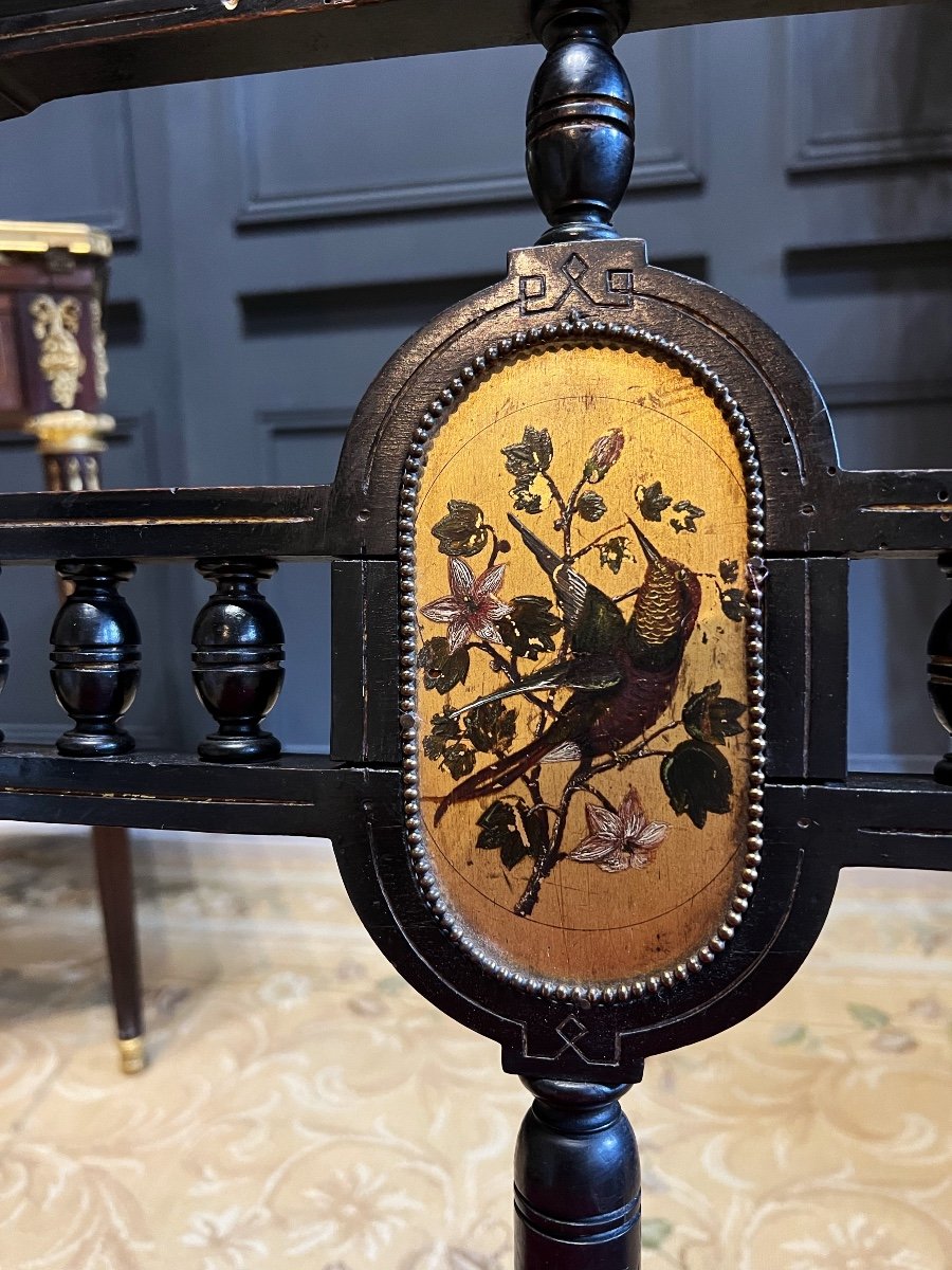 Chauffeuse D’époque Napoléon III En Bois Noirci à Décor D’une Peinture Représentant Un Oiseau -photo-1