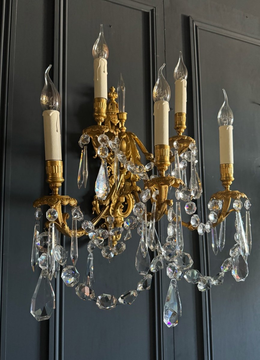 Paire D’appliques Luminaires Du XIXe En Bronze Doré Et Pampilles En Cristal De Style Louis XIV-photo-1
