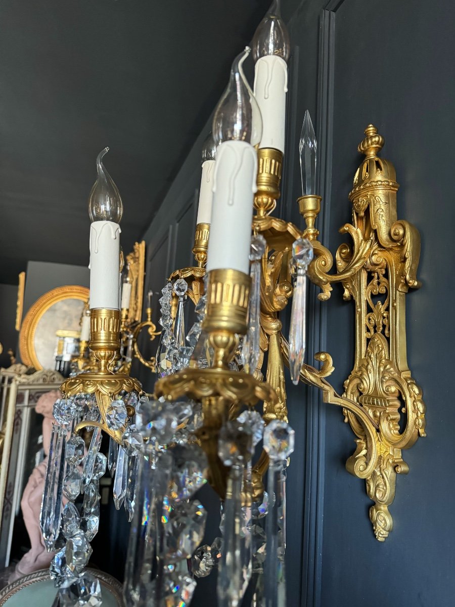 Paire D’appliques Luminaires Du XIXe En Bronze Doré Et Pampilles En Cristal De Style Louis XIV-photo-3