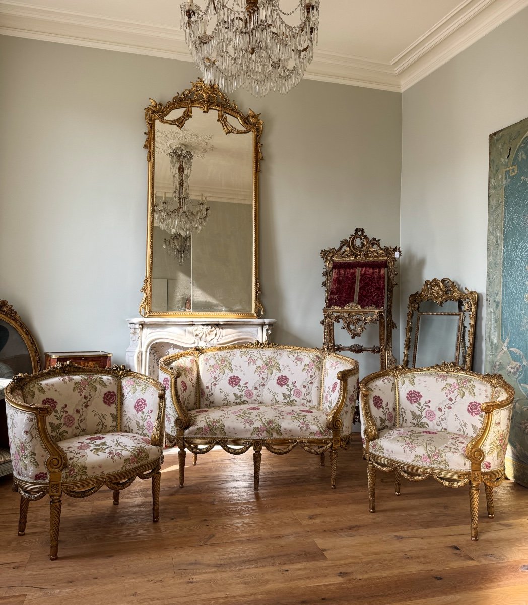 Napoleon III Period Living Room In Gilded And Carved Wood In Louis XVI Style - 19th Century 
