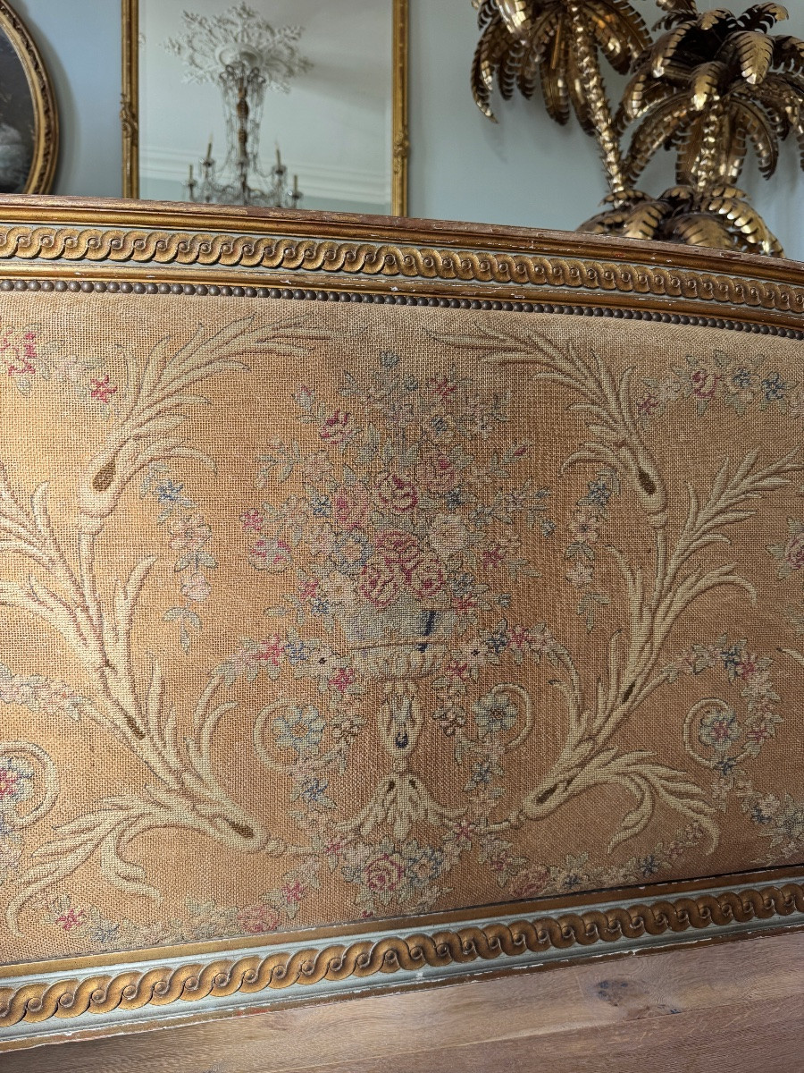 Lit de la fin du XIXe siècle en bois peint et doré de style Louis XVI-photo-6