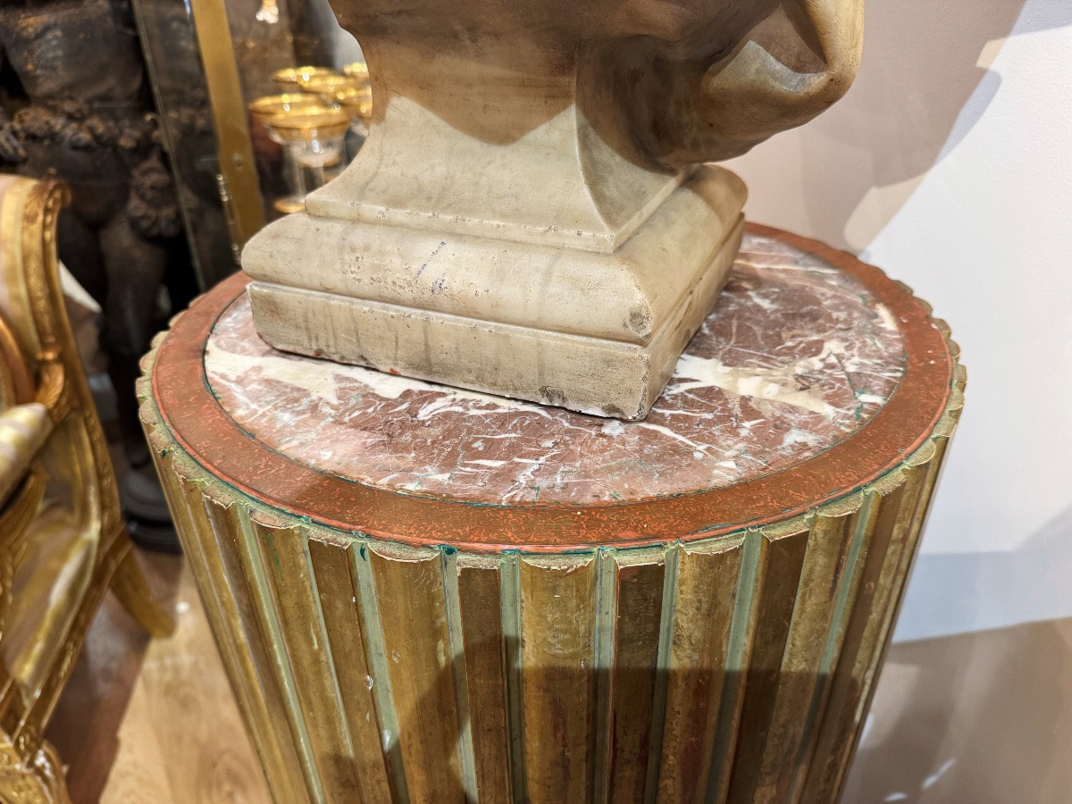 Large colonne à cannelures en bois doré à plateau de marbre, travail vers 1900-photo-3