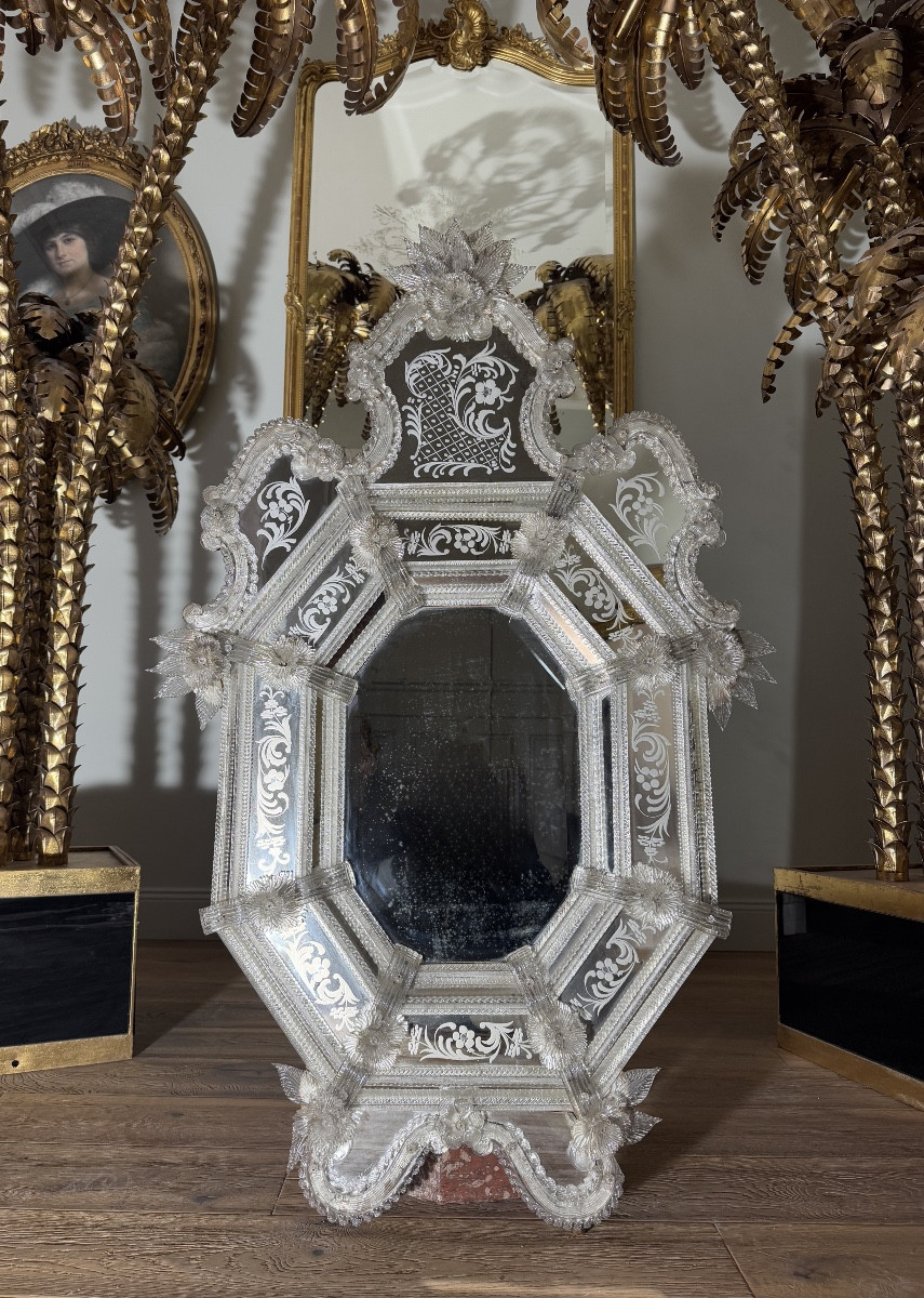 Miroir vénitien de la fin du XIXe siècle en verre gravé  (H134xL85cm)