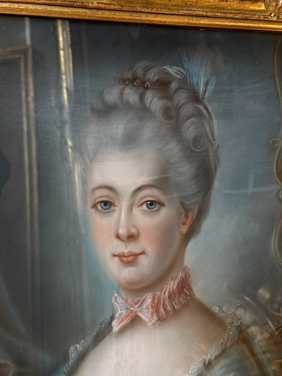 18th-century Pastel In Its Frame Depicting An Elegant Young Woman -photo-4