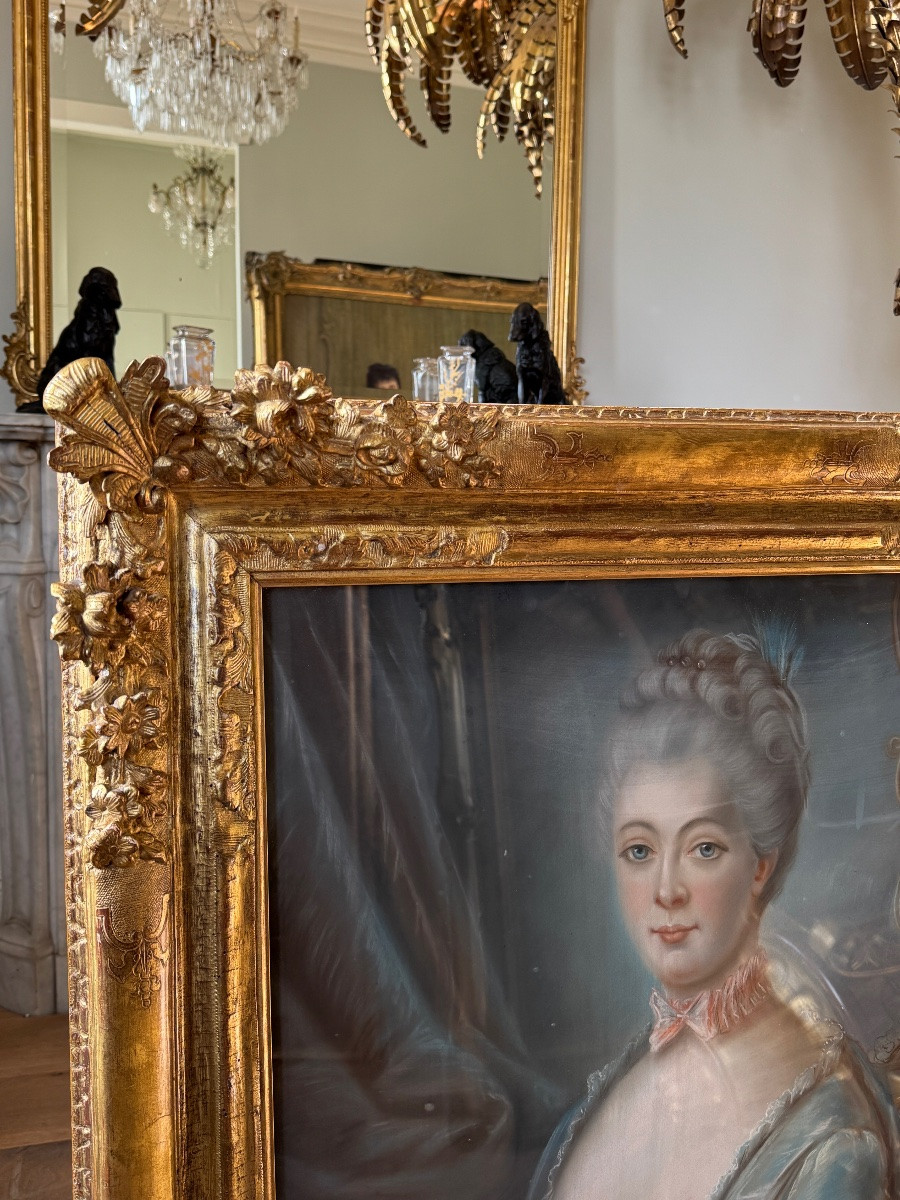 18th-century Pastel In Its Frame Depicting An Elegant Young Woman -photo-7