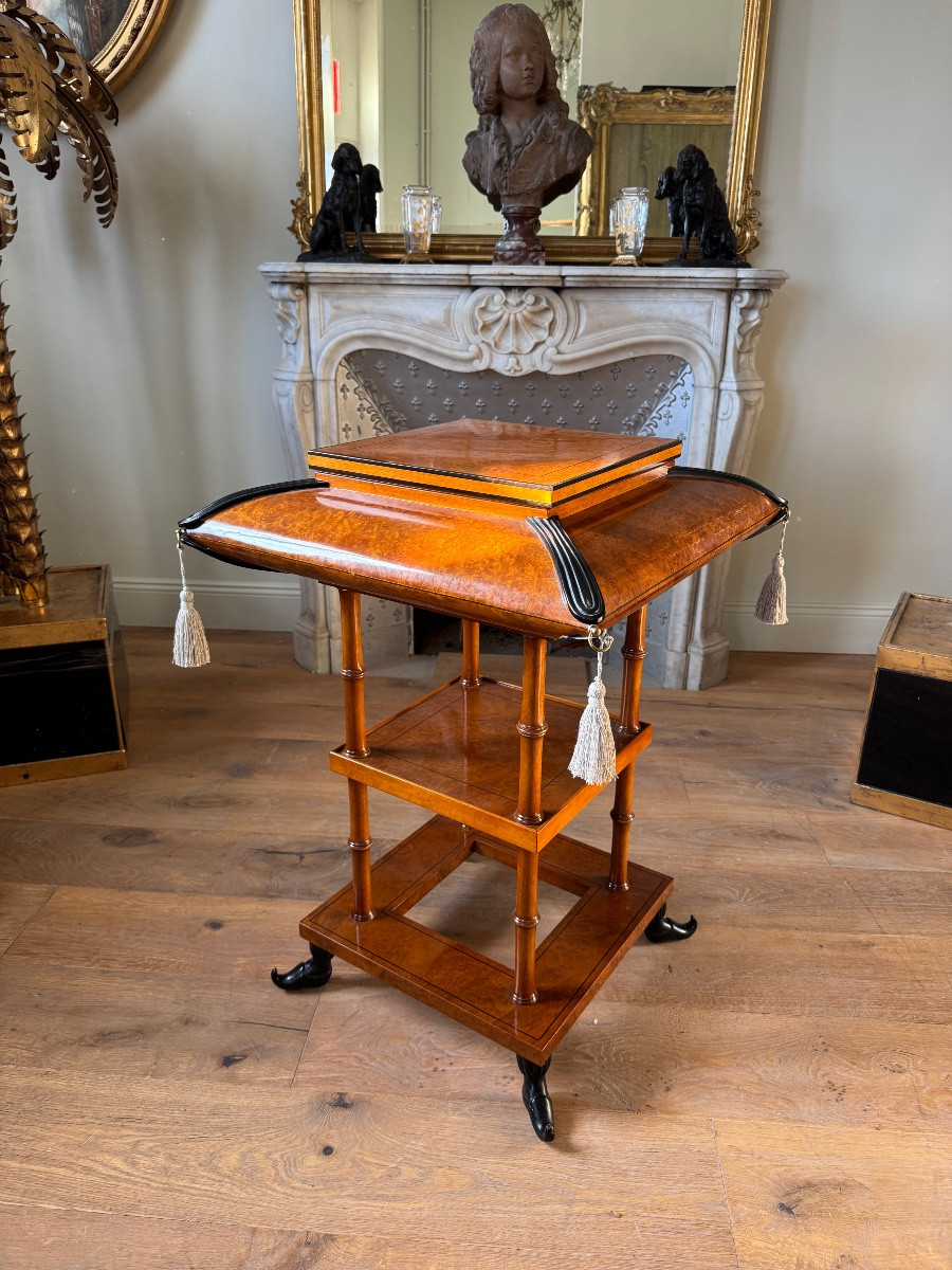 Table à ouvrage / travailleuse dans le gout d’Alphonse Giroux - début XXe 