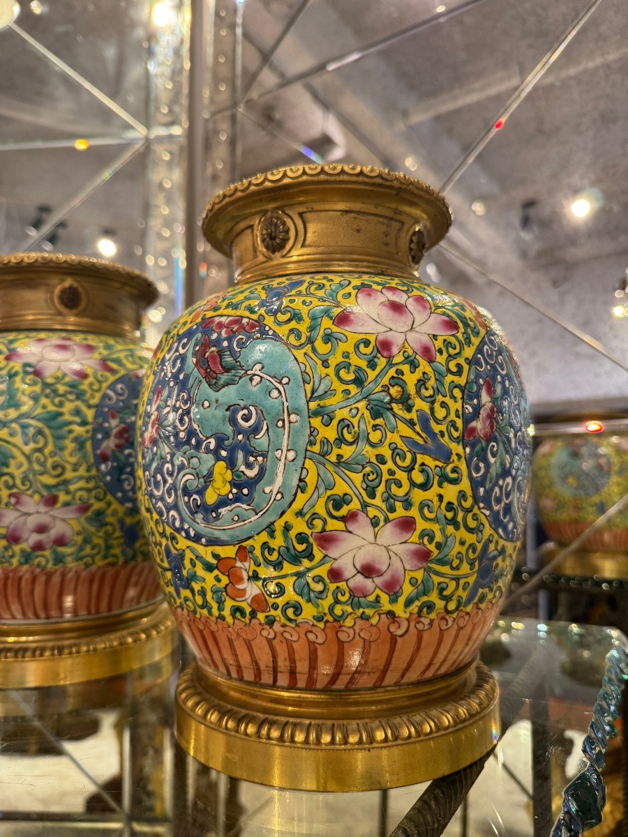 Pair Of 18th-century Chinese Porcelain Vases With A 19th-century Mount -photo-2